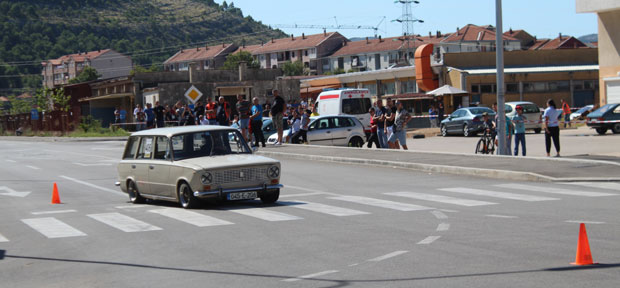 ОДРЖАНА МЕЂУНАРОДНА АУТО-СЛАЛОМ ТРКА: Машине тутњале Требињем 